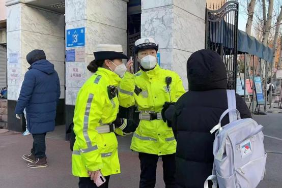 護(hù)航“研”考，濟(jì)南交警一直在路上！